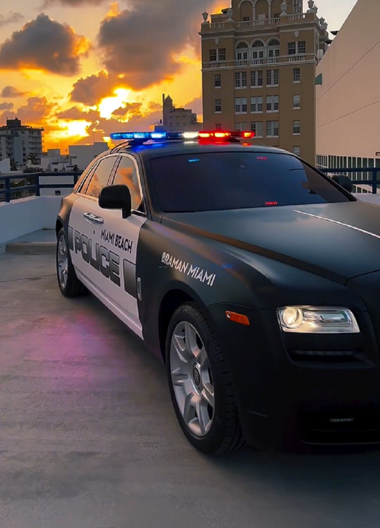Nuevo vehículo de la policía de Miami. Foto: captura video Instagram/miamibeachpd