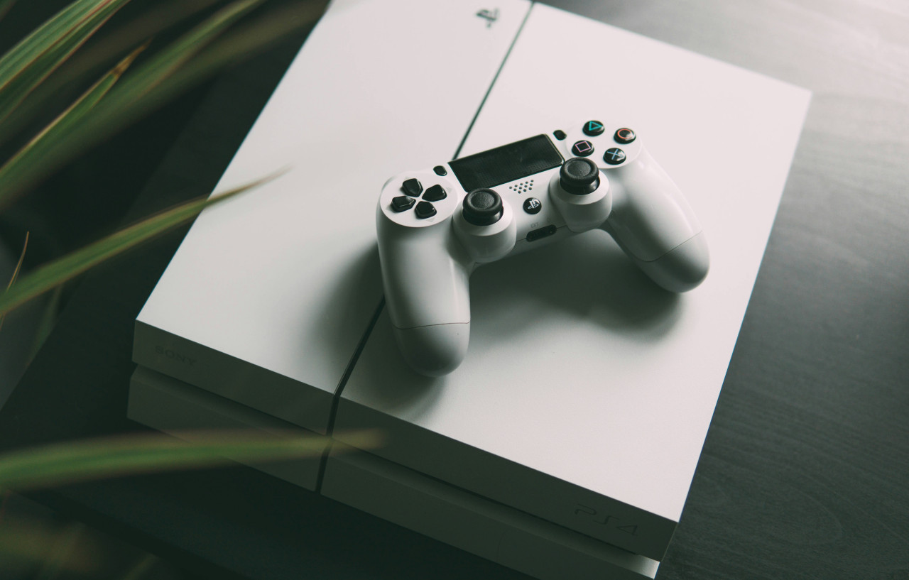 El Fortnite puede jugarse desde la Playstation y la computadora. Foto: Unsplash