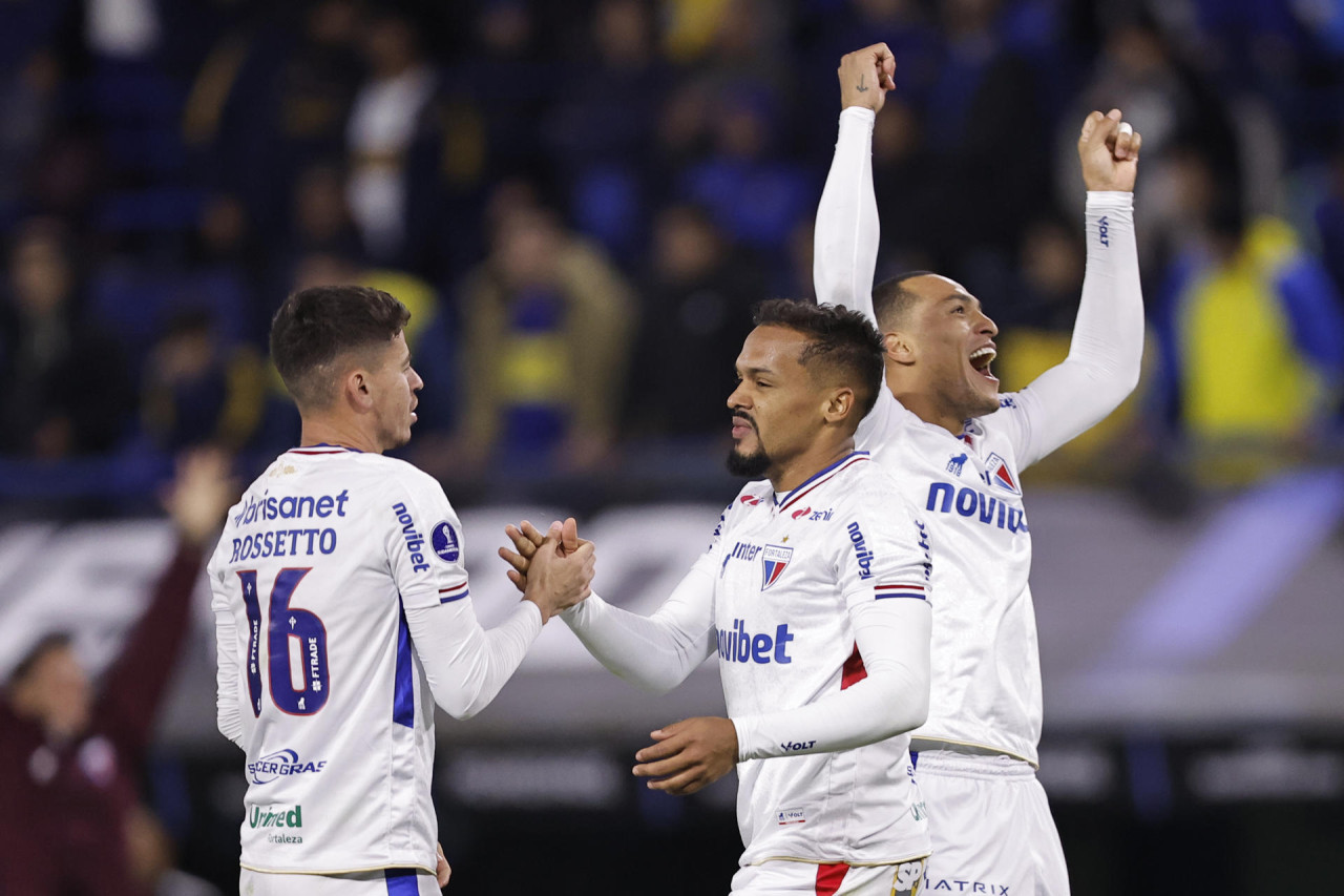 Fortaleza festejó el empate agónico en La Bombonera. Foto: EFE.