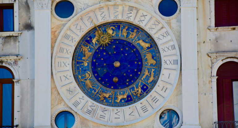 Astrología; horóscopo; signos del zodiaco. Foto: Unsplash.