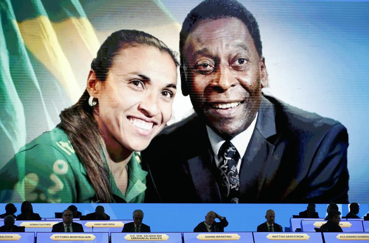 Imagen de Marta y Pelé en el congreso de la FIFA. Foto: EFE.