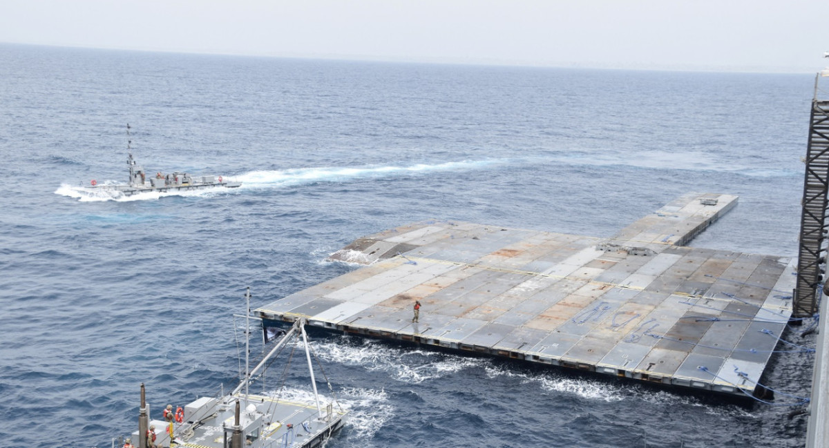 Construcción de un muelle para ayuda humanitaria, Franja de Gaza. Foto: Reuters