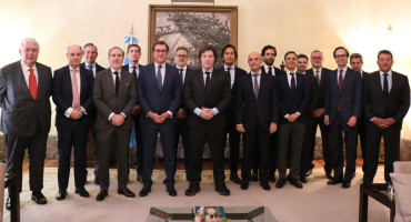 Encuentro de Javier Milei con empresarios en la embajada argentina en España. Foto: NA.