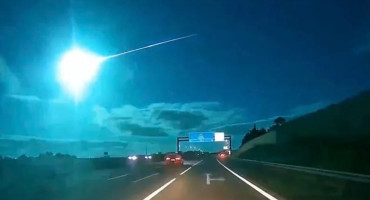 Enorme bola de fuego iluminó el cielo de España y Portugal. Foto: Twitter.