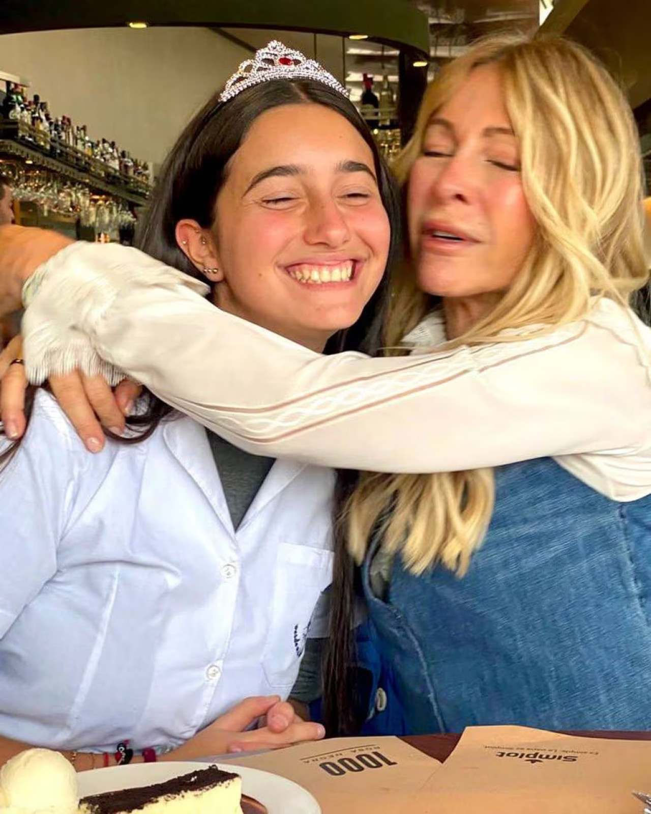 Azul, la hija de Romina Yan, junto a su abuela Cris Morena. Foto: Instagram.