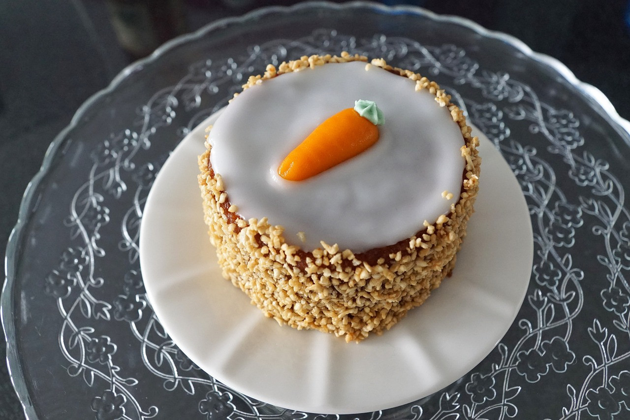 Carrot cake, torta saludable, avena. Foto Unsplash.