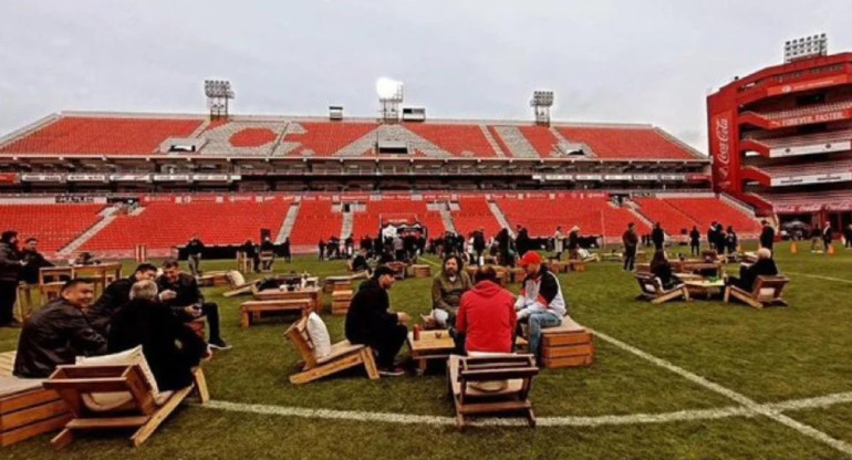 Asado en el Libertadores de América - Ricardo Enrique Bochini de Independiente. Foto: NA.