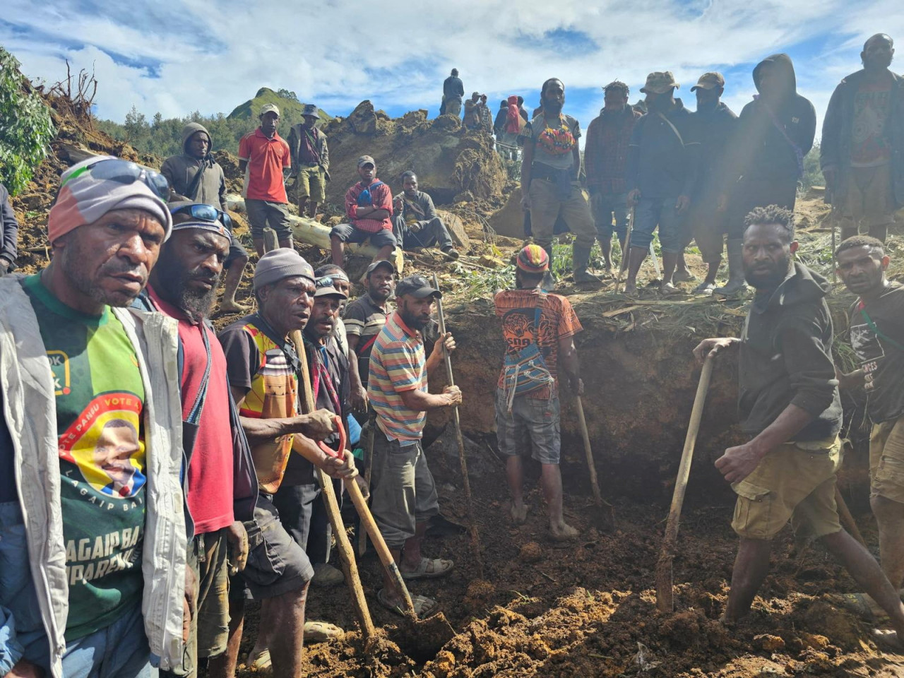 Tareas de rescate tras el deslizamiento de tierra en Papúa Nueva Guinea. Foto: Reuters.