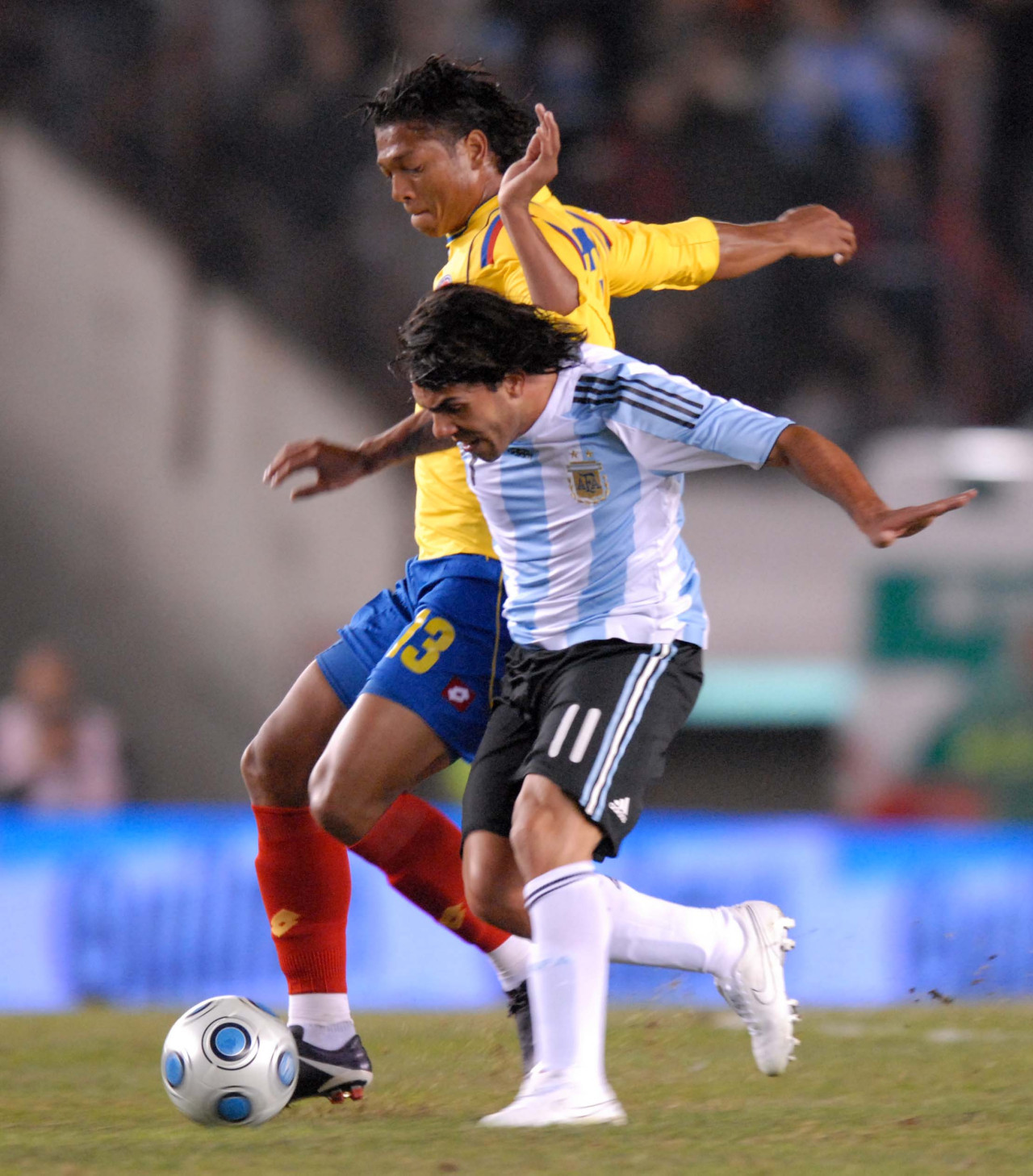 Fredy Guarín en la Selección de Colombia frente a la Selección Argentina. Foto: NA.