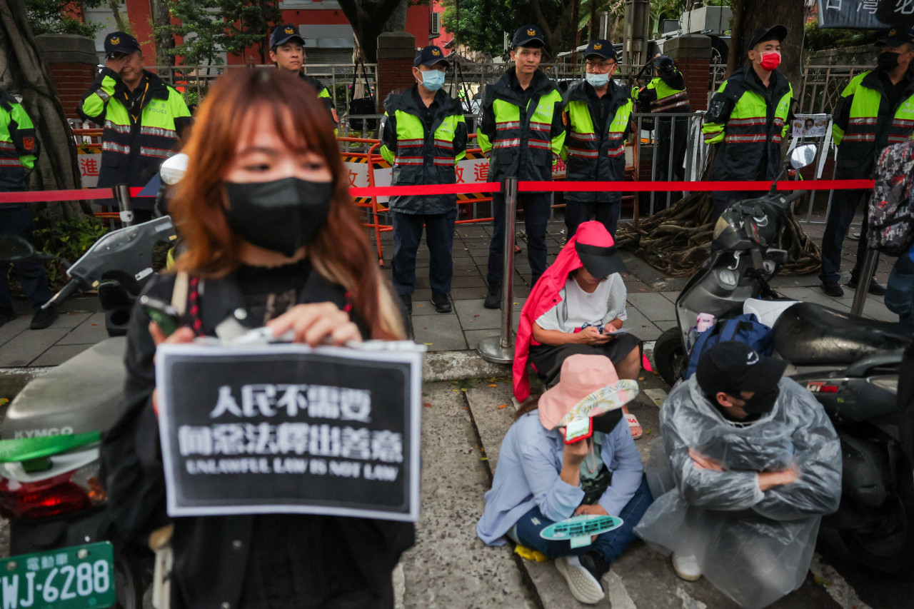 Protestas contra las reformas aprobadas en Taiwán. Foto: Reuters.