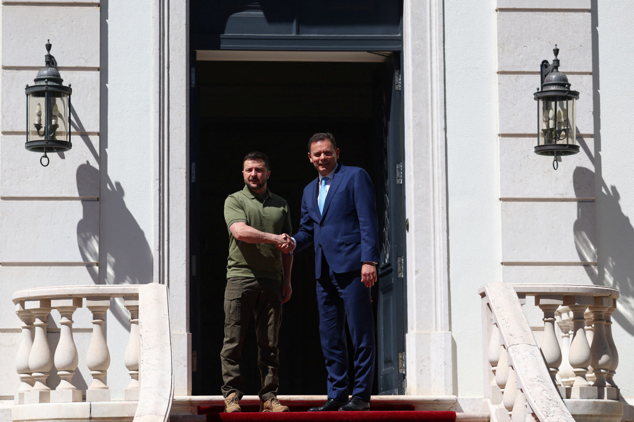 Volodímir Zelenski, y el primer ministro portugués, Luís Montenegro. Foto: REUTERS.