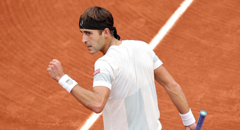 Tomás Etcheverry en Roland Garros. Foto: EFE.