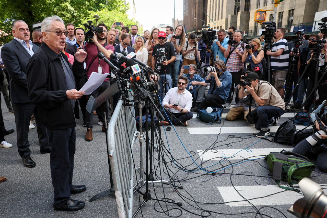 Robert De Niro dando una conferencia de prensa en Nueva York. Foto: Reuters.