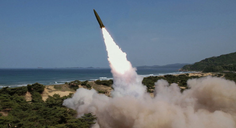 Lanzamiento de misiles desde Corea del Norte. Foto: Reuters.