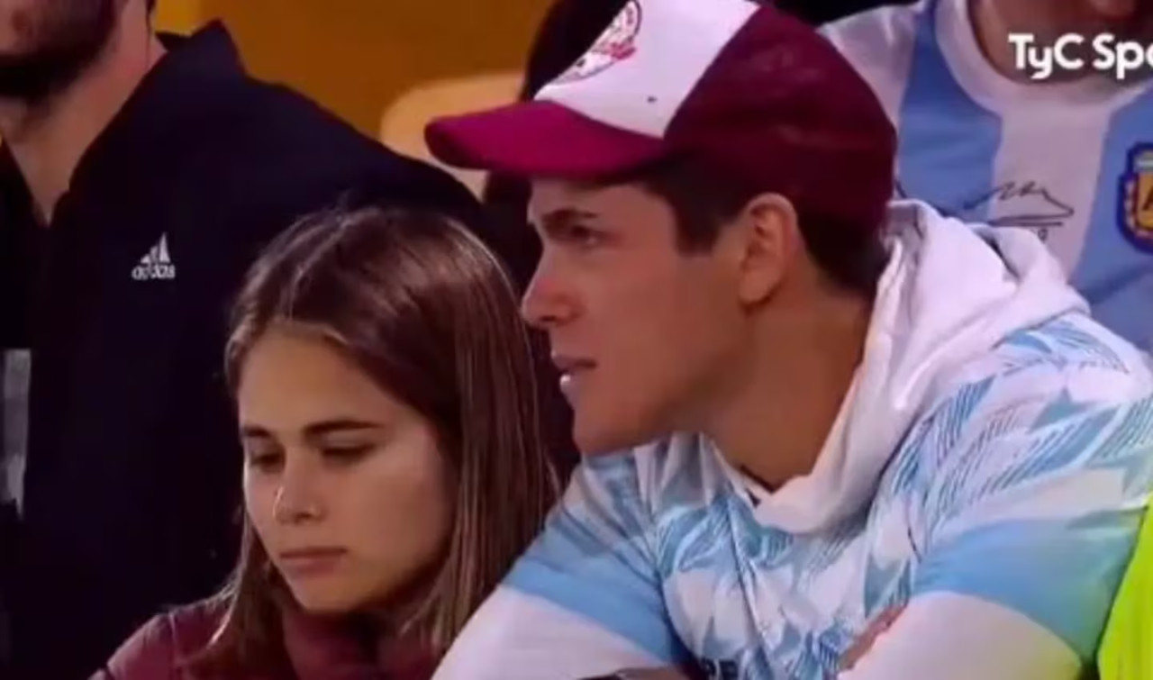 Marcos Ginocchio y Julieta Illescas juntos en la cancha. Foto: captura TyC Sports.