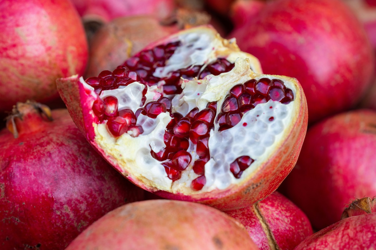 Granada; fruta; verdura. Foto: Unsplash.