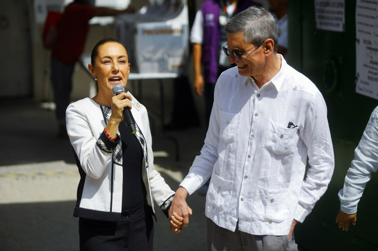 Claudia Sheinbaum y su esposo Jesús María Tarriba. Foto: Reuters.