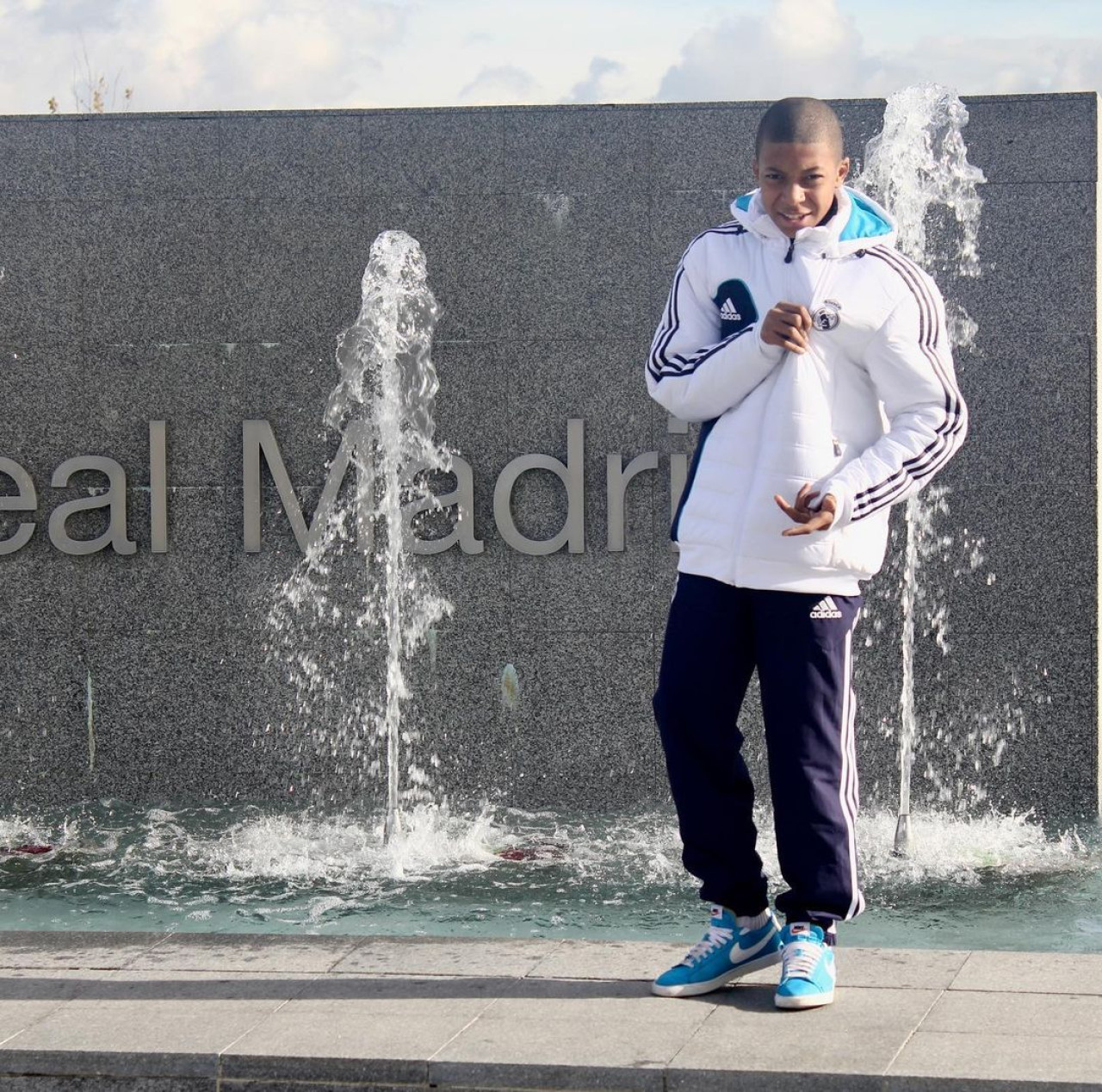 Un joven Mbappé con los colores del Real Madrid. Foto: Instagram @k.mbappe