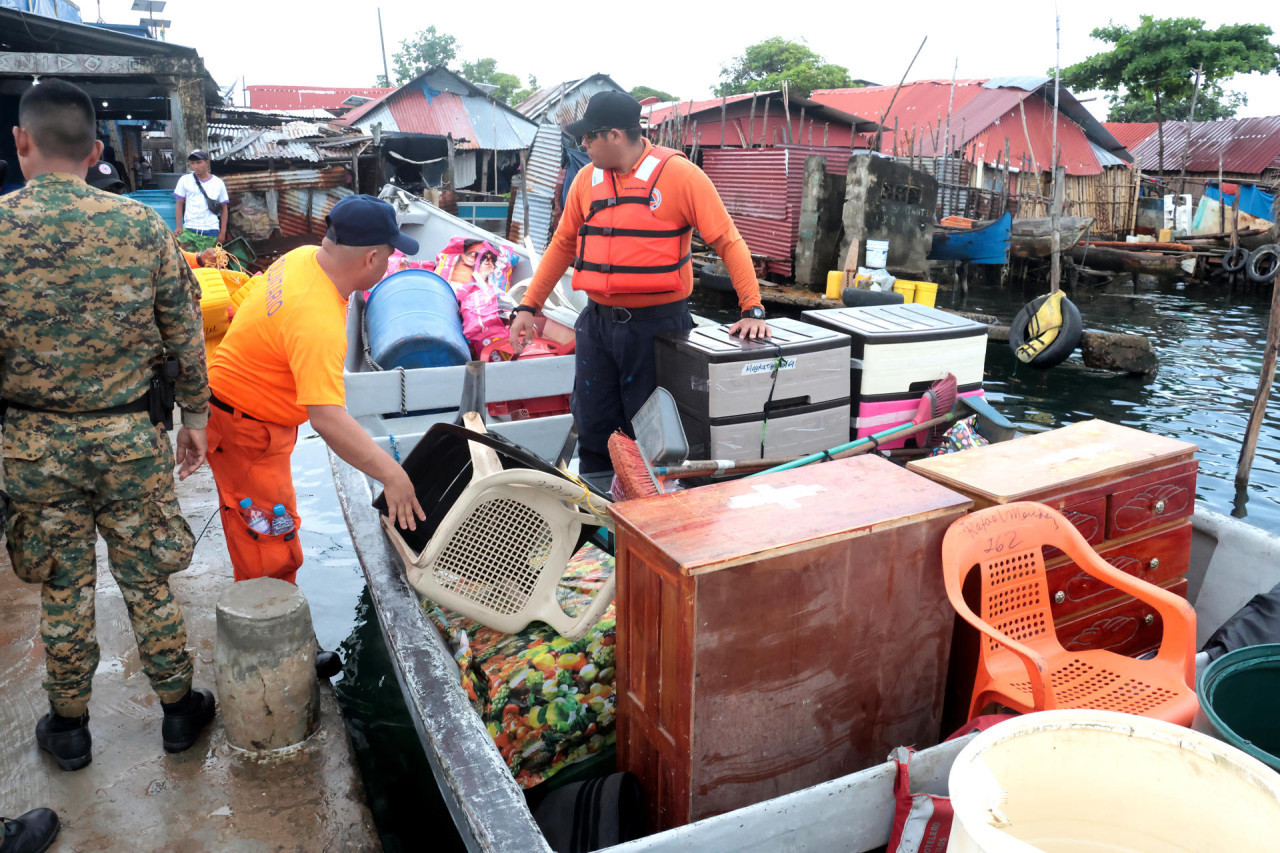 Más de 300 familias son trasladadas al nuevo barrio en tierra firme. Foto: EFE.