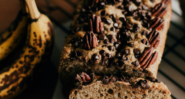 Budín de banana y chocolate. Foto: Unsplash