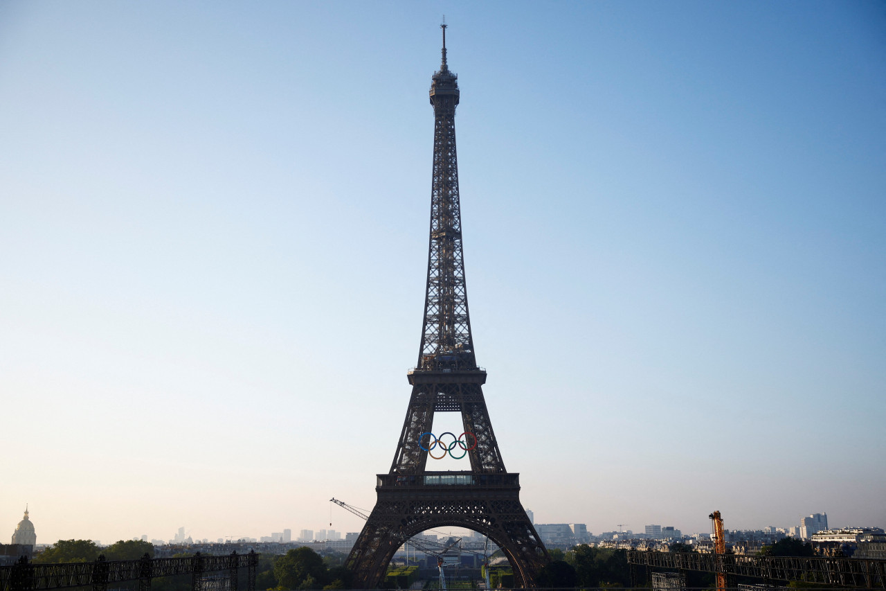 Torre Eiffel, con los anillos olímpicos. Foto: Reuters.