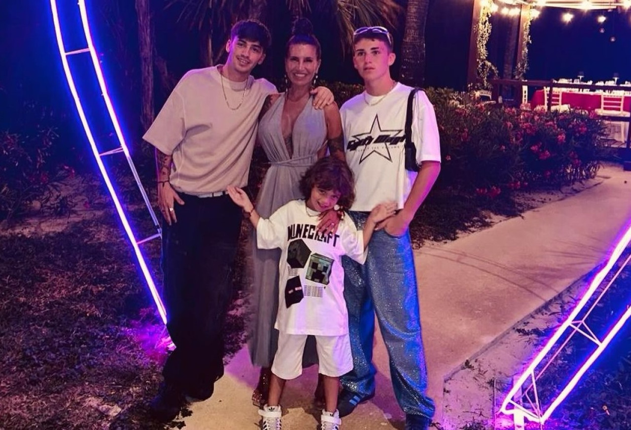 Florencia Peña junto a sus tres hijos. Foto: Instagram @flor_de_p