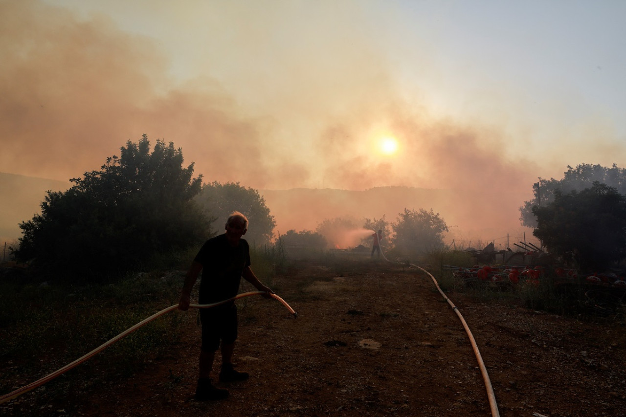 Incendio causado por bombardeos en Israel. Foto: Reuters.