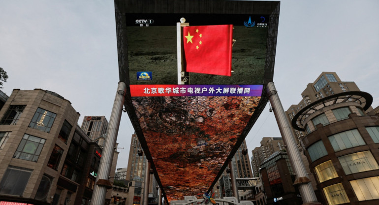 China izó su bandera en el lado oculto de la Luna. Foto: Reuters