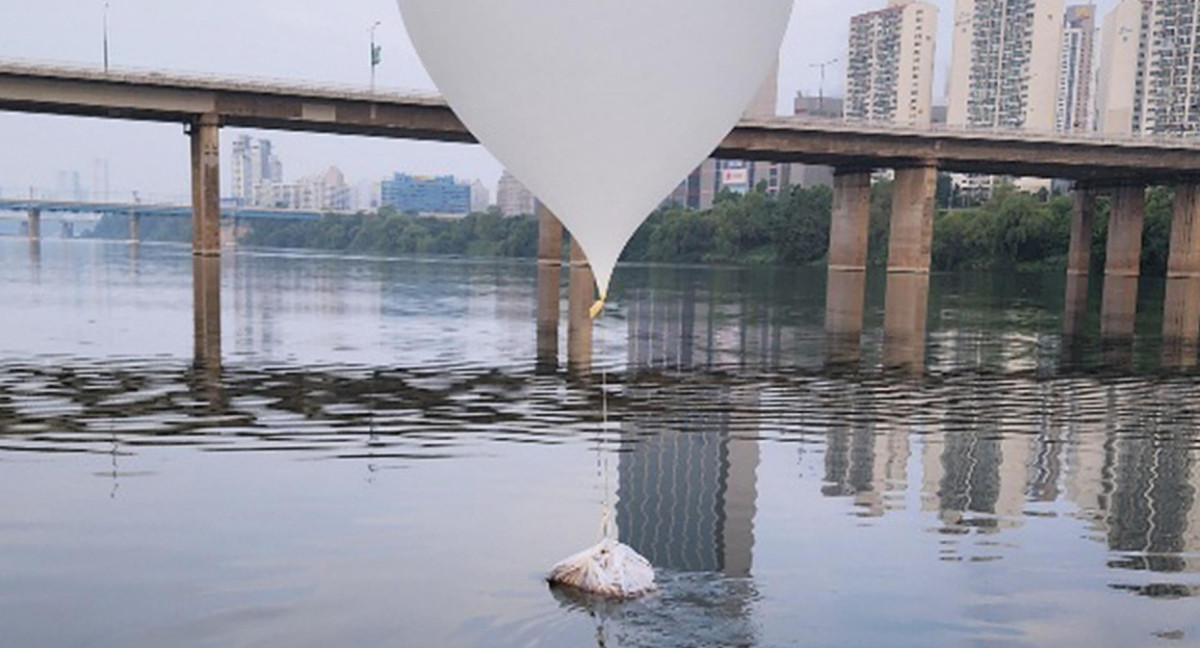 Corea del Norte retoma el envío al Sur de globos llenos de desechos. EFE