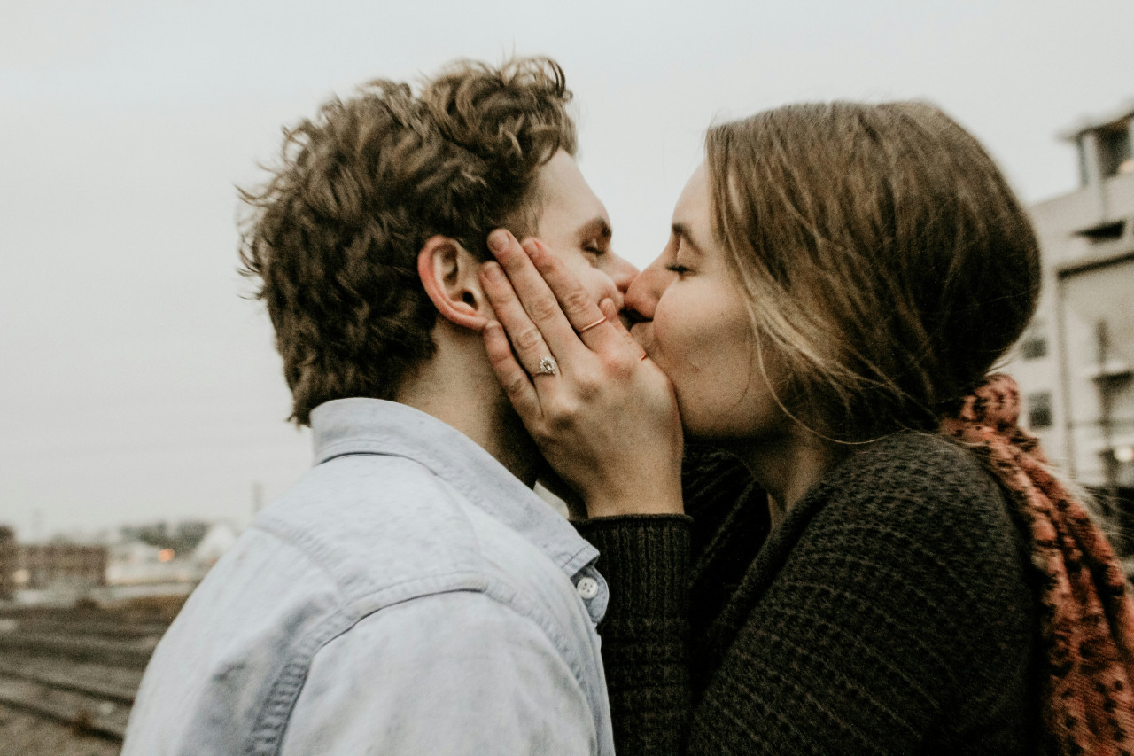 Besar, besos. Foto: Unsplash.