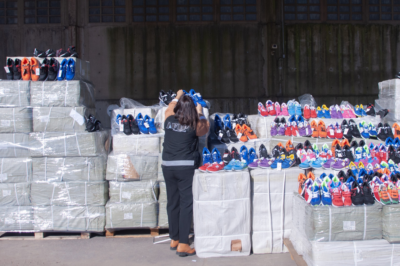 Aduana entregó más de 4 toneladas de calzado deportivo incautado para su donación