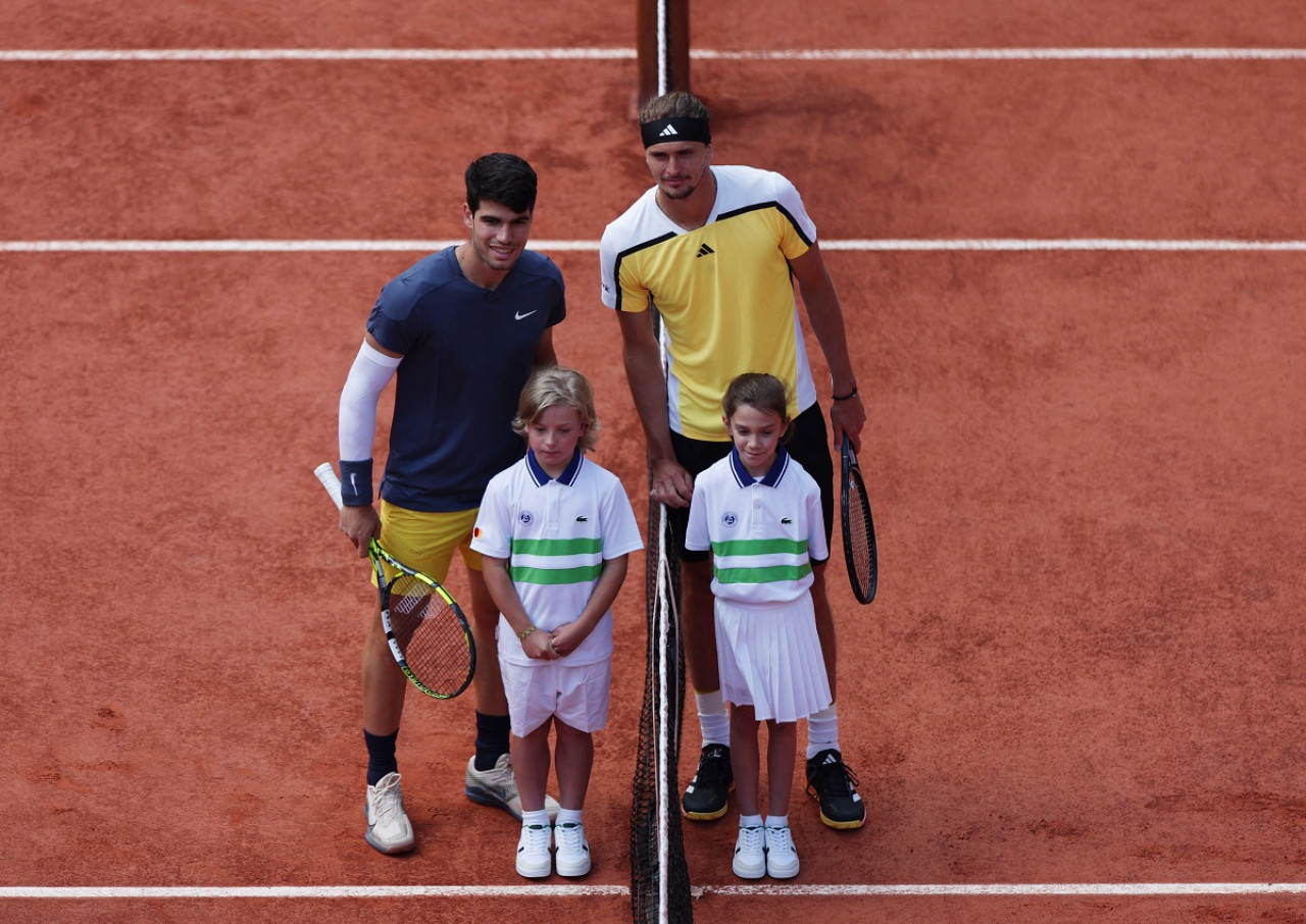 Carlos Alcaraz y Alexander Zverev, los finalistas de Roland Garros 2024. Foto: Reuters.