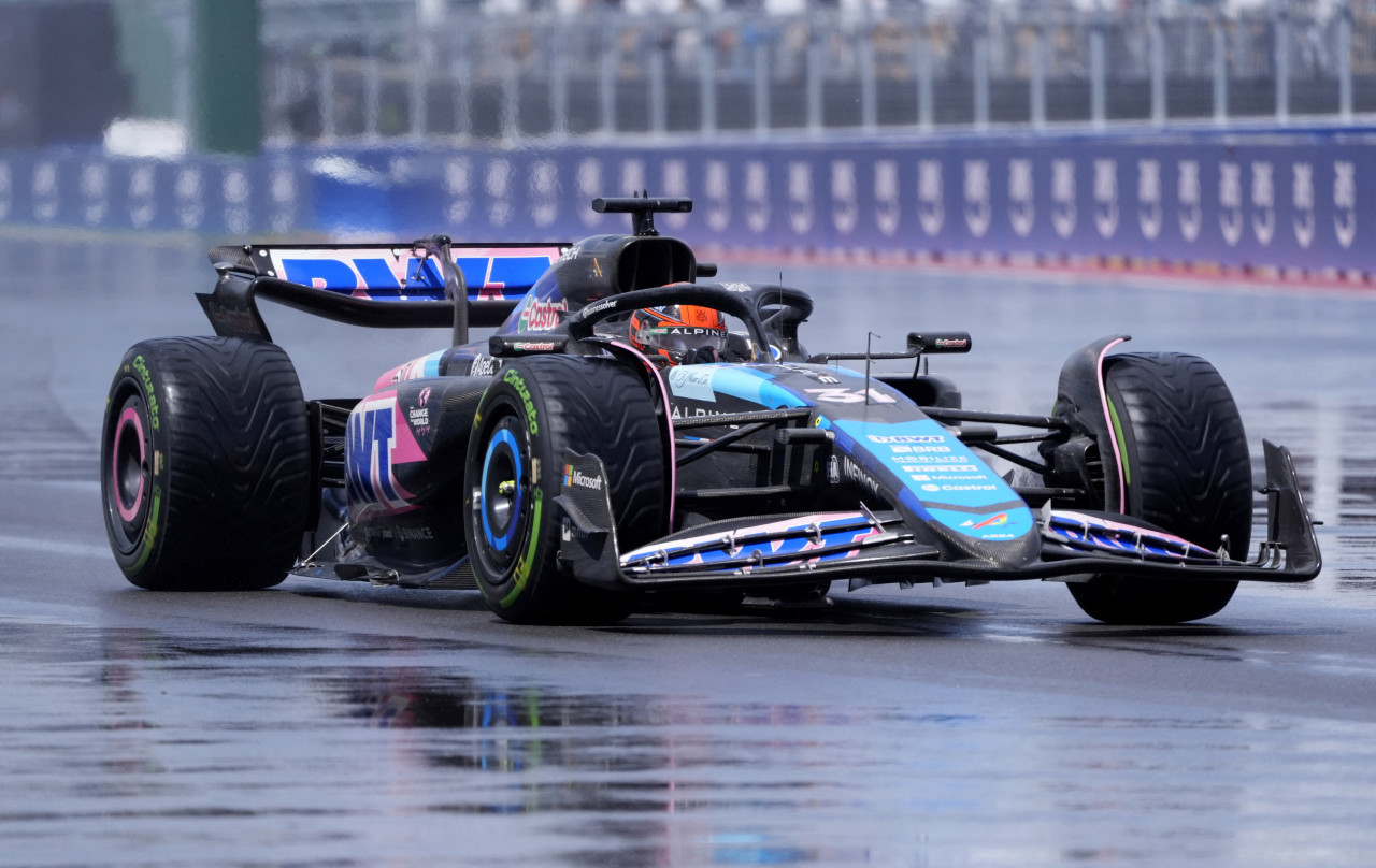 Esteban Ocon de Alpine en acción durante la carrera. Foto: Reuters.