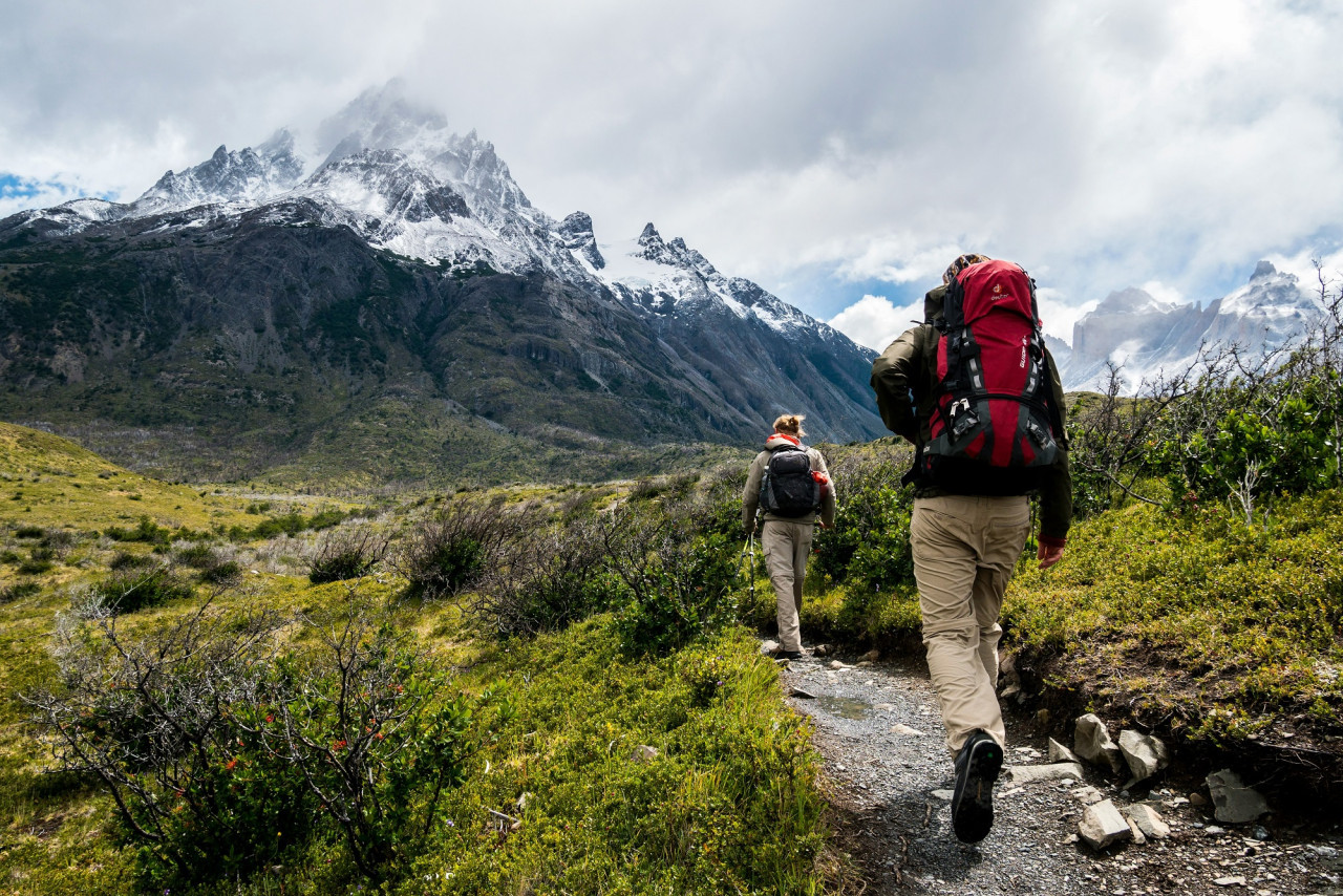 Trekking, senderimo, turismo, montaña. Foto Unsplash.