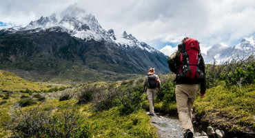 Trekking, senderimo, turismo, montaña. Foto Unsplash.