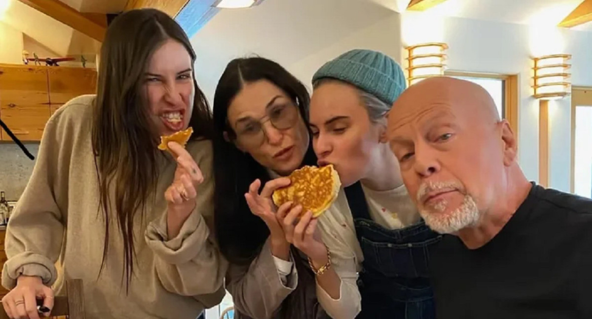 Bruce Willis junto a sus hijas y su esposa. Foto: NA.