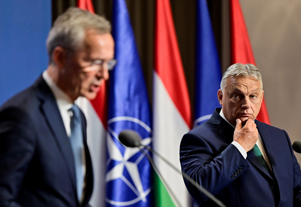 Jens Stoltenberg, secretario general de la OTAN, y Viktor Orbán, primer ministro de Hungría. Foto: EFE.