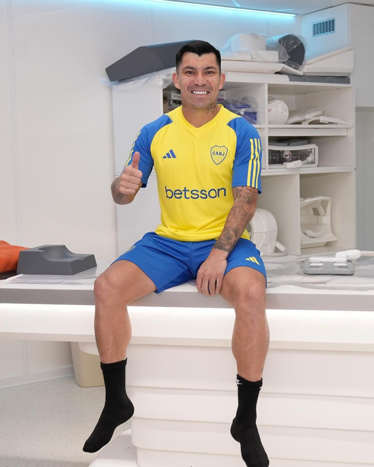 Gaty Medel ya posa con los colores de Boca. Foto: Instagram @bocajrs