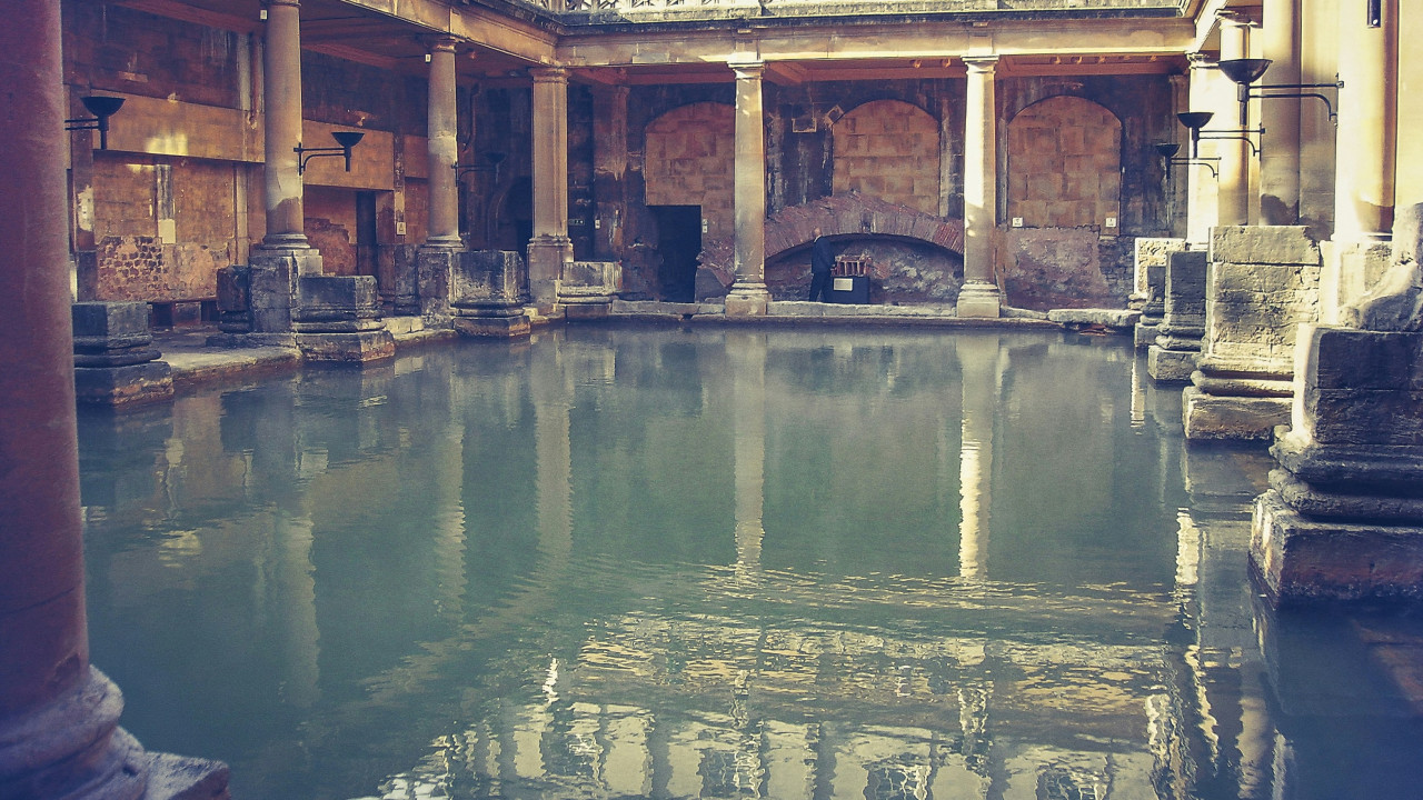 Las propiedades curativas de las aguas termales de Bath podría tener respaldo científico. Foto: Unsplash.