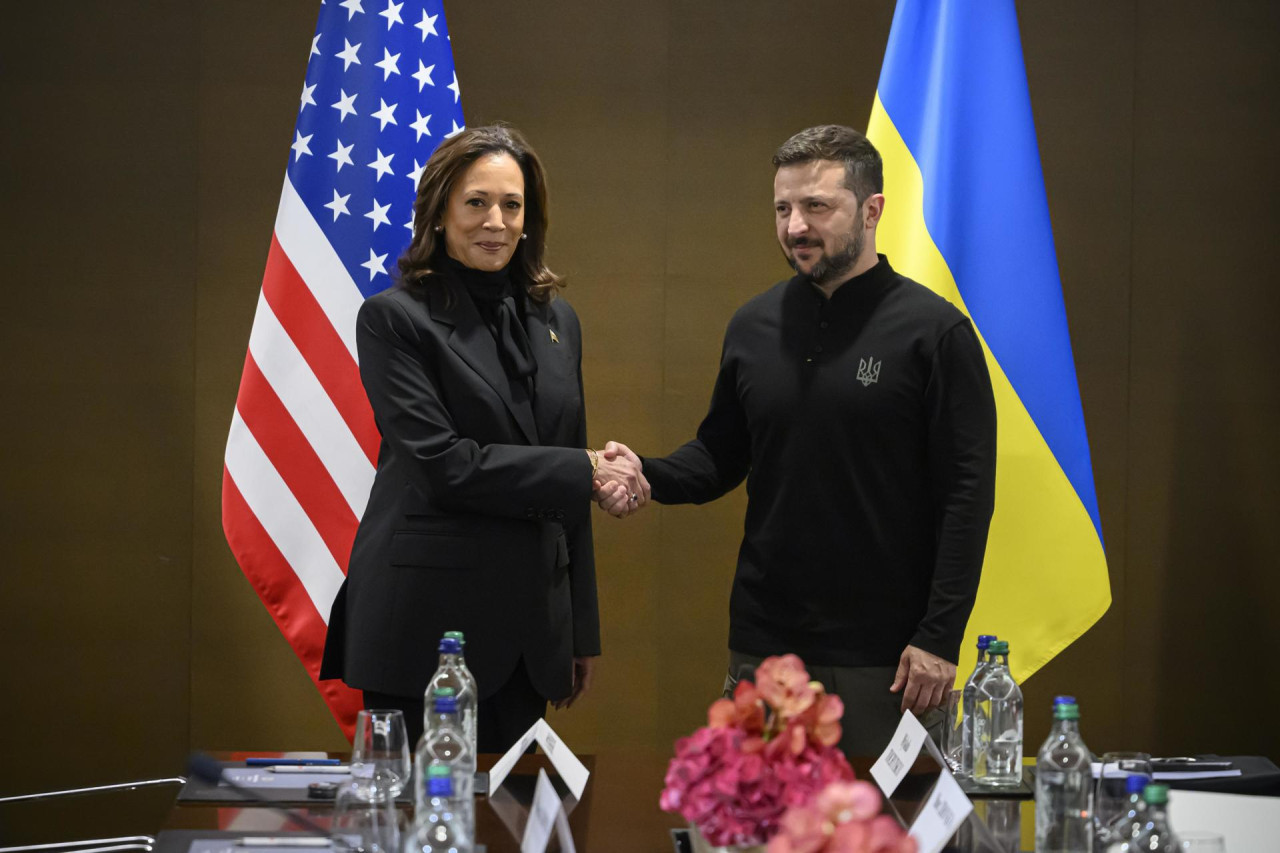 Kamala Harris junto a Volodimir Zelenski. Foto: EFE.