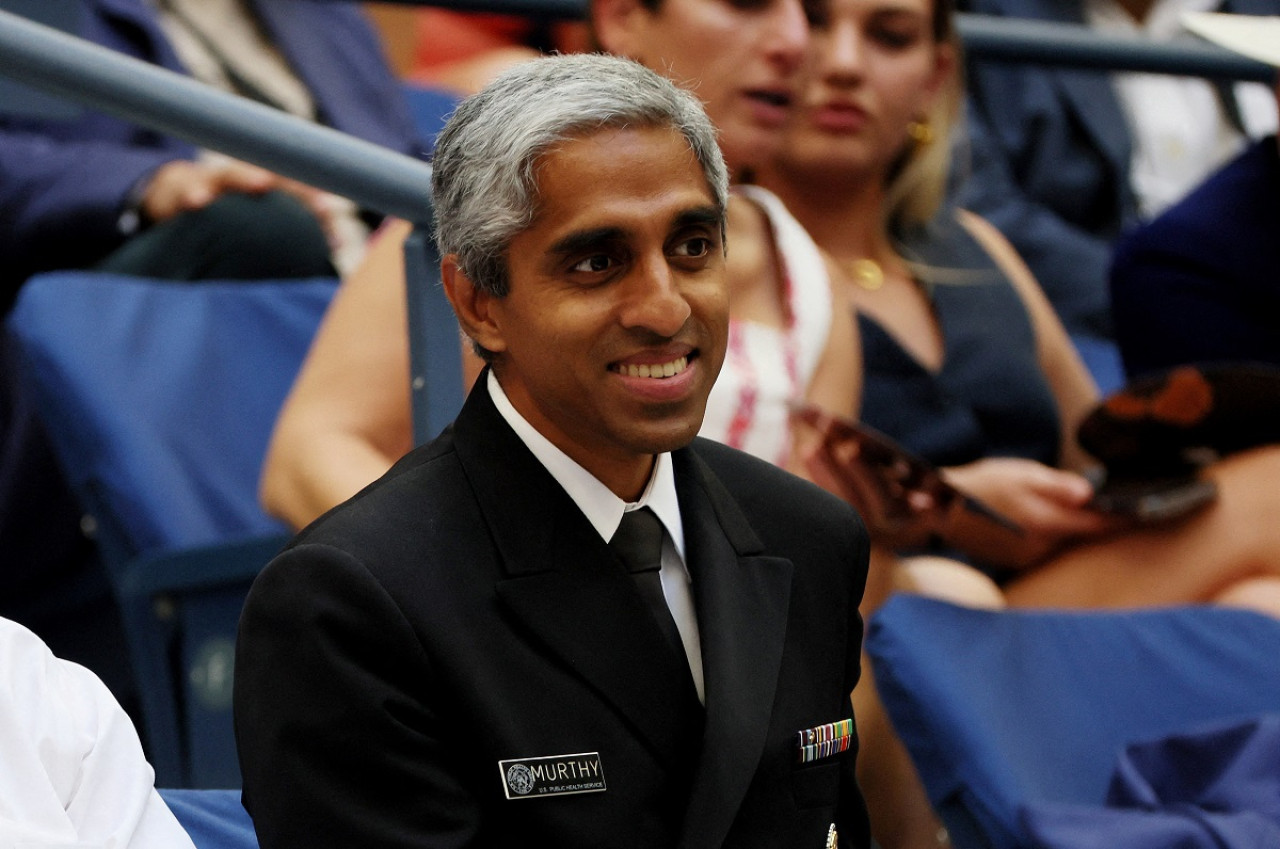Vivek Murthy, médico y vicealmirante del Cuerpo Comisionado del Servicio de Salud Pública de EEUU. Foto: Reuters.