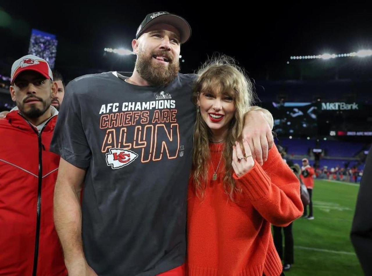 Taylor Swift y Travis Kelce. Foto: X/Indie5051