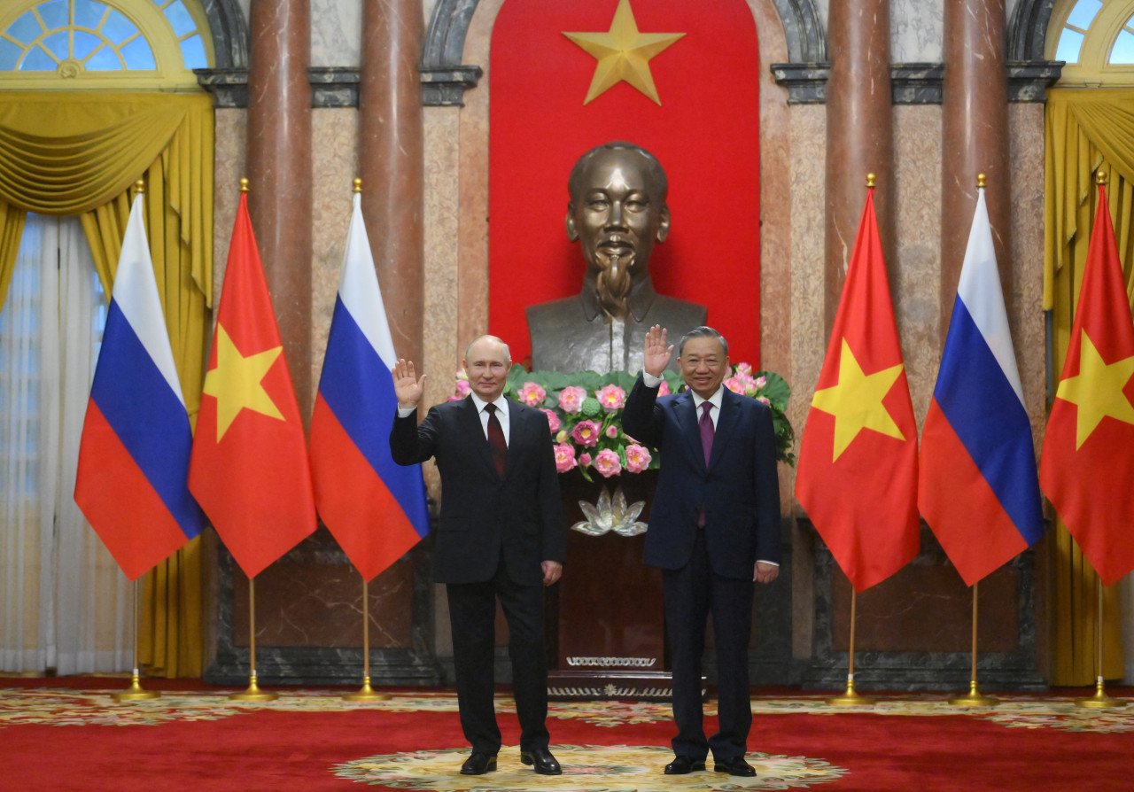 Vladimir Putin y el presidente de Vietnam, To Lam. Foto: Reuters