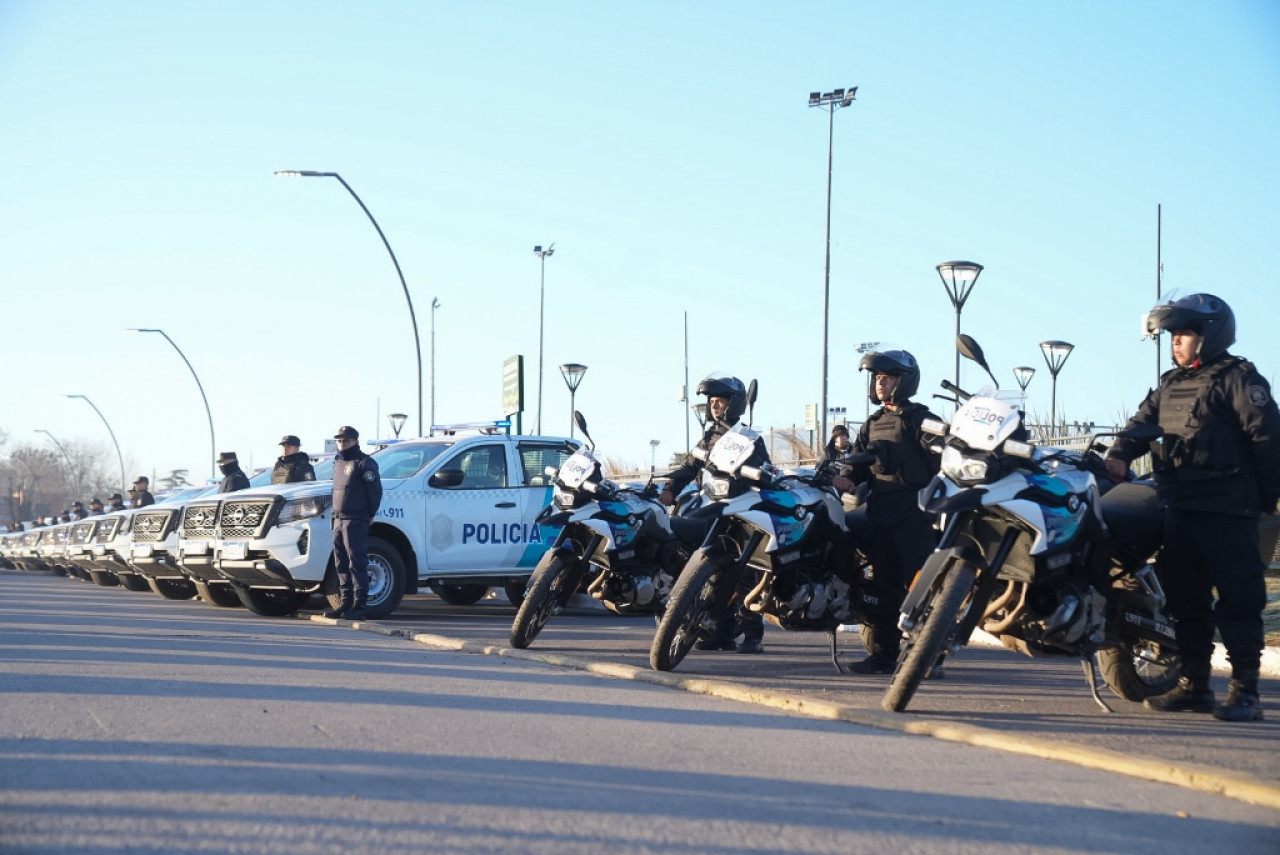 Convocatoria de Gustavo Menéndez para sumarse a la Policía de Buenos Aires.