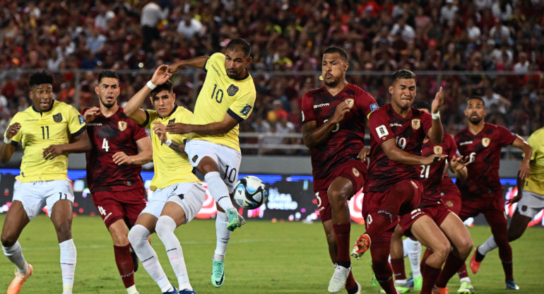 Ecuador enfrenta a Venezuela. Foto: NA.