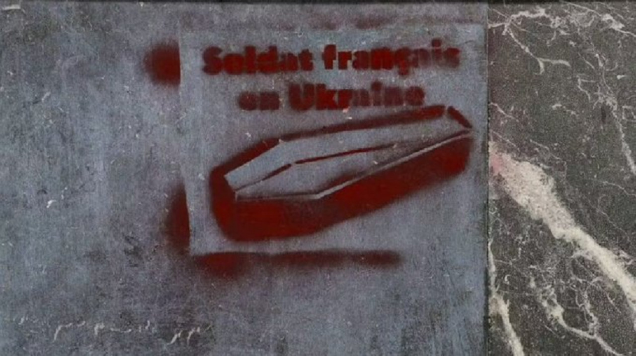 Pintadas contra Macron en París. Foto: NA