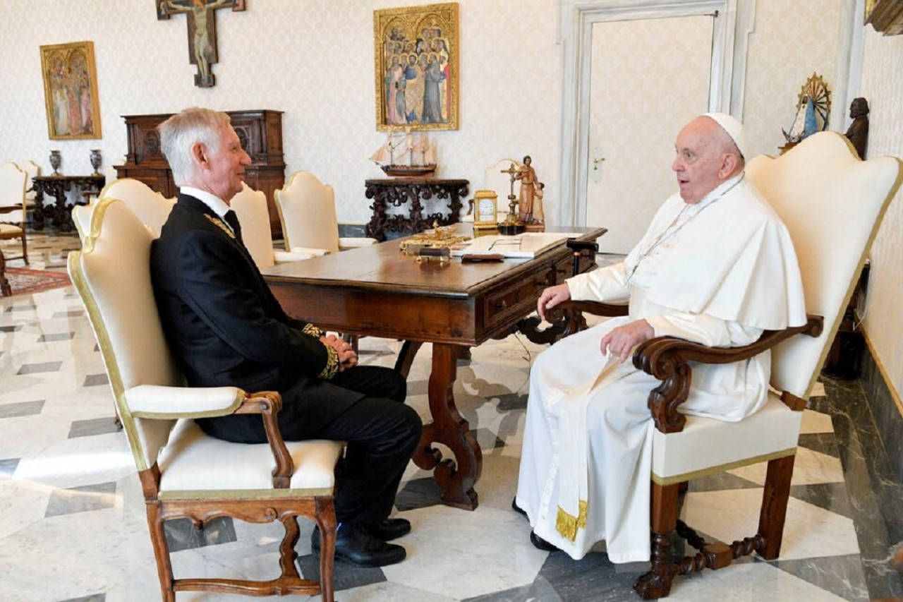 El papa Francisco y el embajador de Rusia en la Santa Sede, Iván Soltanovski. Foto: archivo Reuters