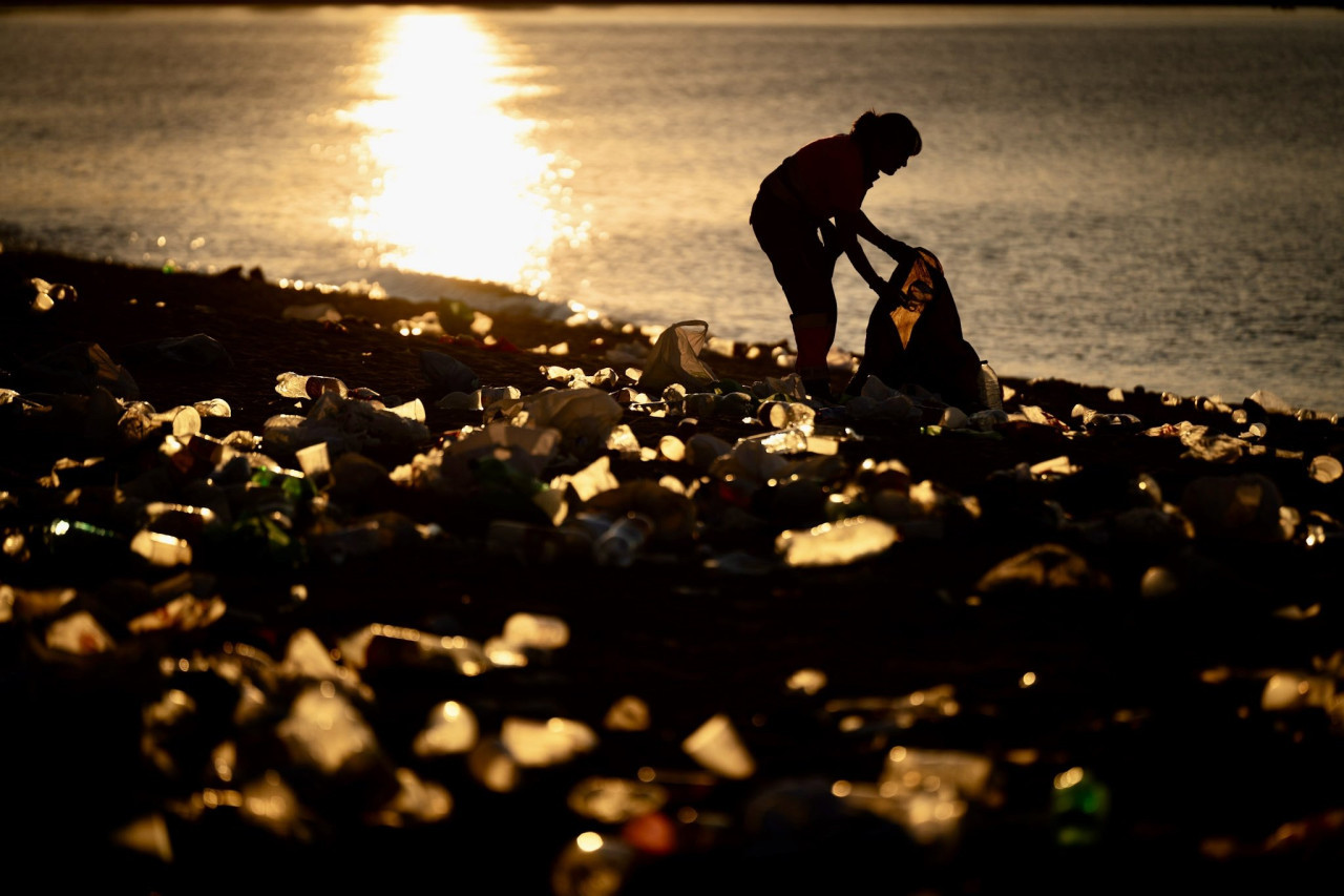 Las playas de Málaga llenas de basura. Foto: X/malaga.