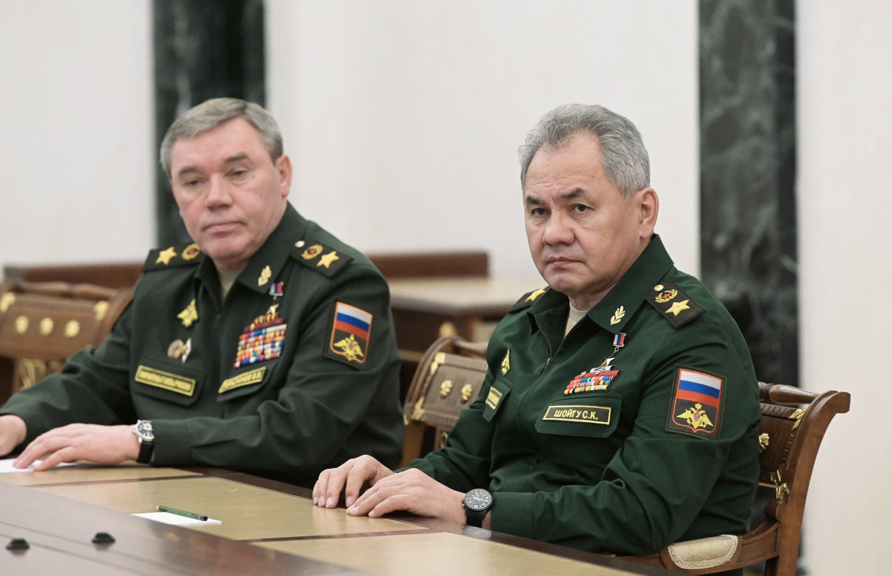 Valeri Guerásimov y Serguéi Shoigú. Foto: Reuters.