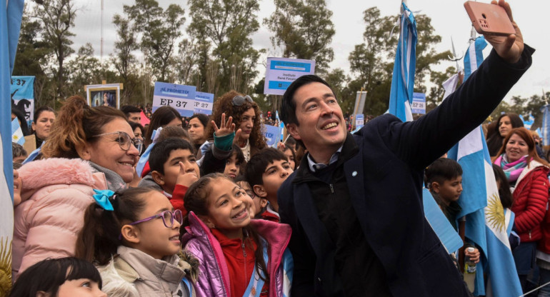 Los alumnos de 4to año de las escuelas primarias de Malvinas Argentinas, realizaron la Promesa de Lealtad a la Bandera